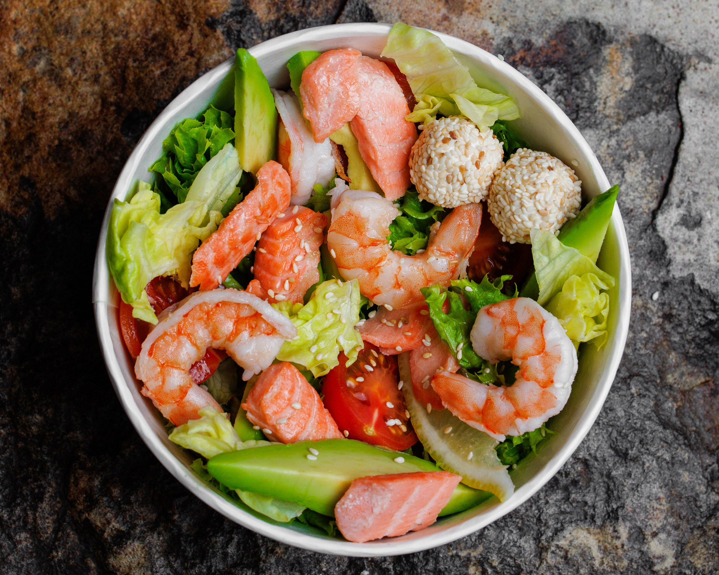 САЛАТ HEALTHY З ЛОСОСЕМ ТА КРЕВЕТКОЮ