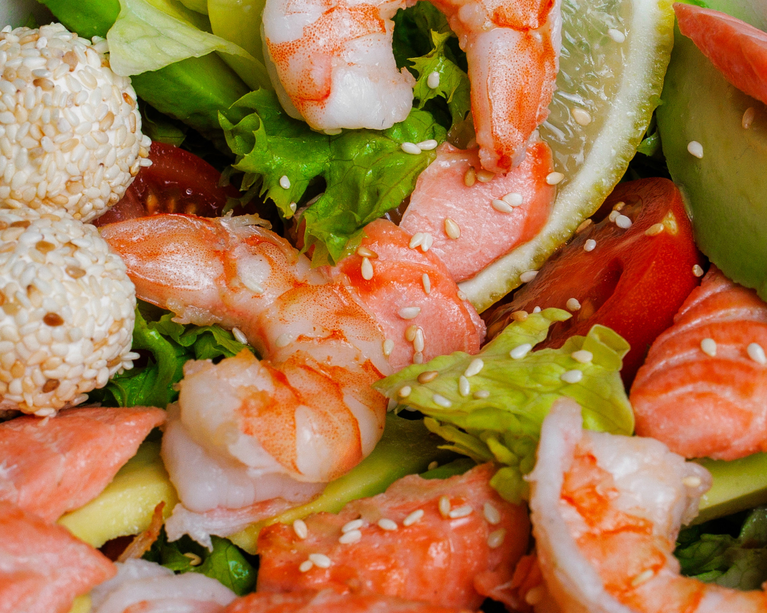 САЛАТ HEALTHY З ЛОСОСЕМ ТА КРЕВЕТКОЮ